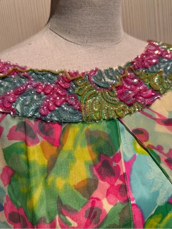 Vintage 1960s Mr. John Jr. Floral Dress with Beaded Neckline Size Small/Medium - Picture 12 of 13